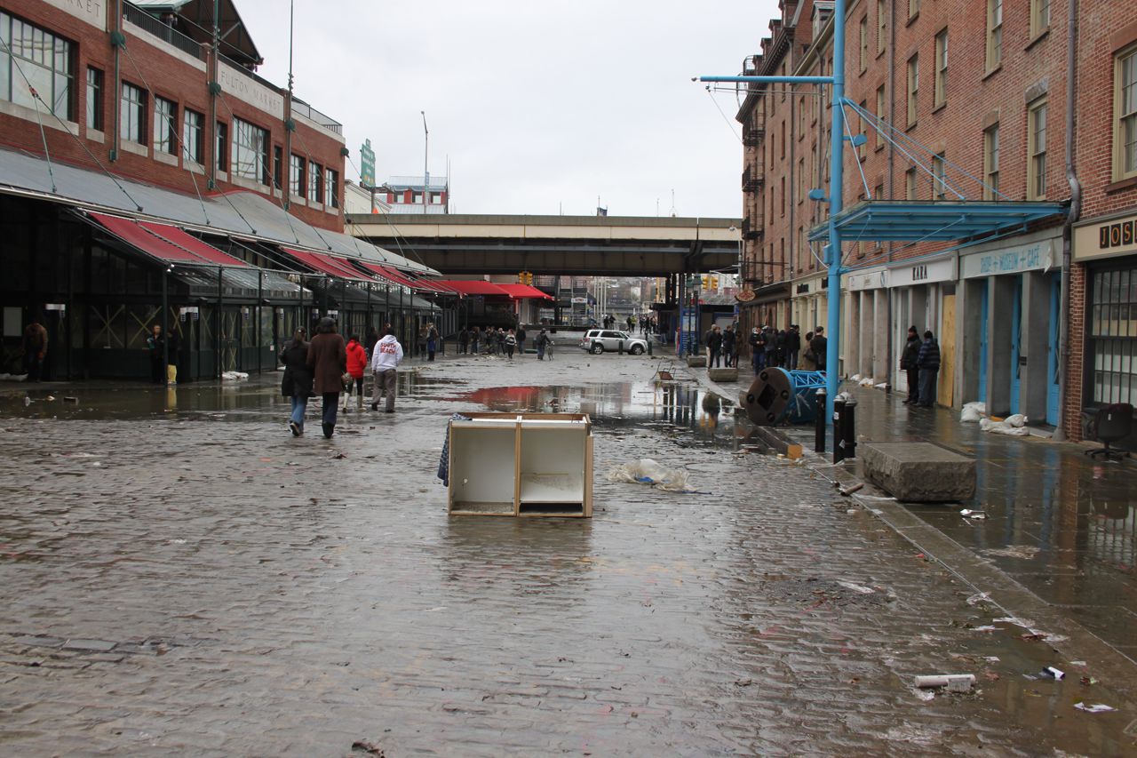 The seaport suffered under a record high flooding
