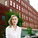 Kate Winslet next to her NYC Apartment eagle building