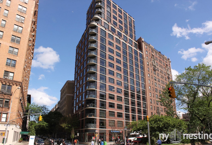 Straus Park - 272 West 107th Street -  Boutique Building