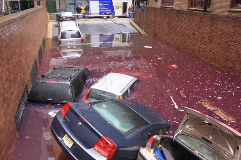 Floating_cars_after_hurricane_sandy_hit_Manhattan